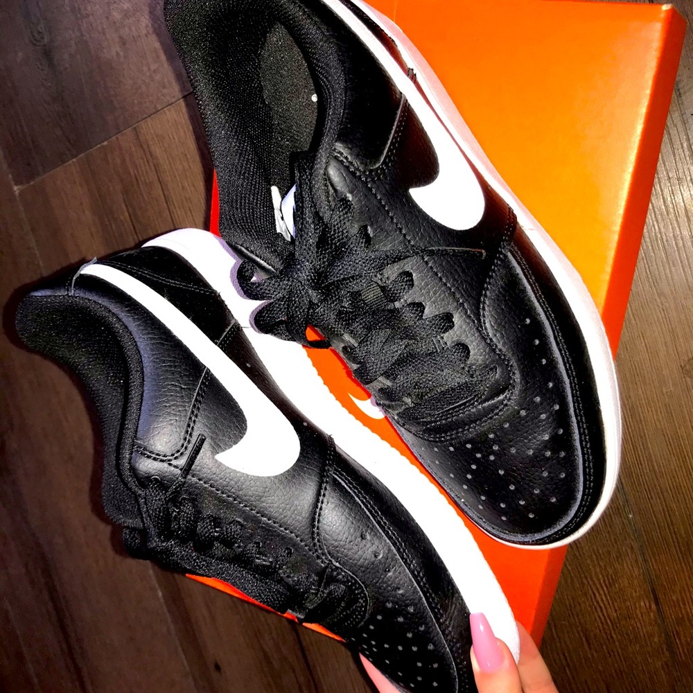 - Brand , NIKE  - Size , 8.5 in womens